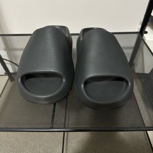 Onyx yeezy slides